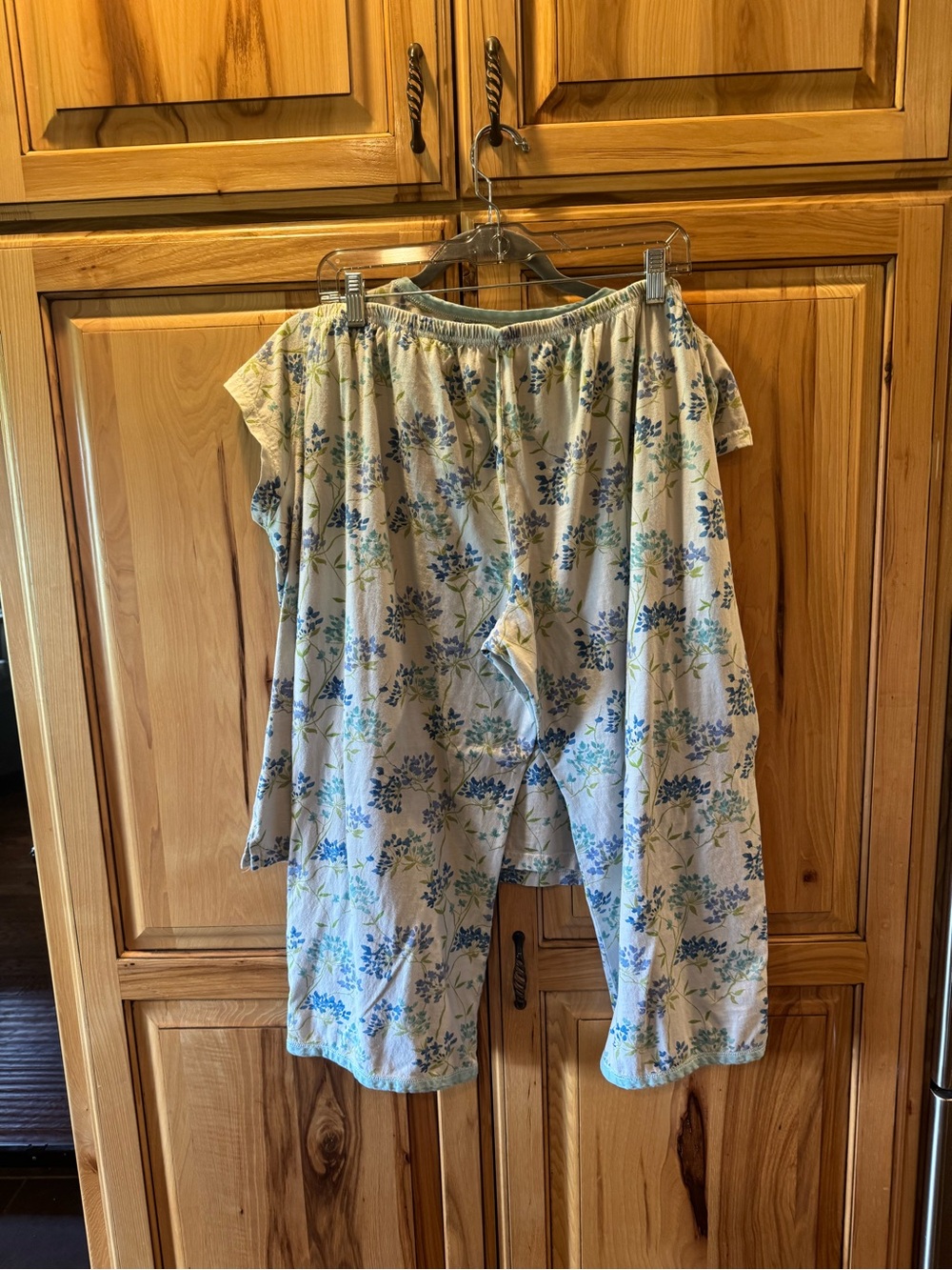 Garnet Hill Blue Floral Cropped Pajama Set - Picture 6 of 6